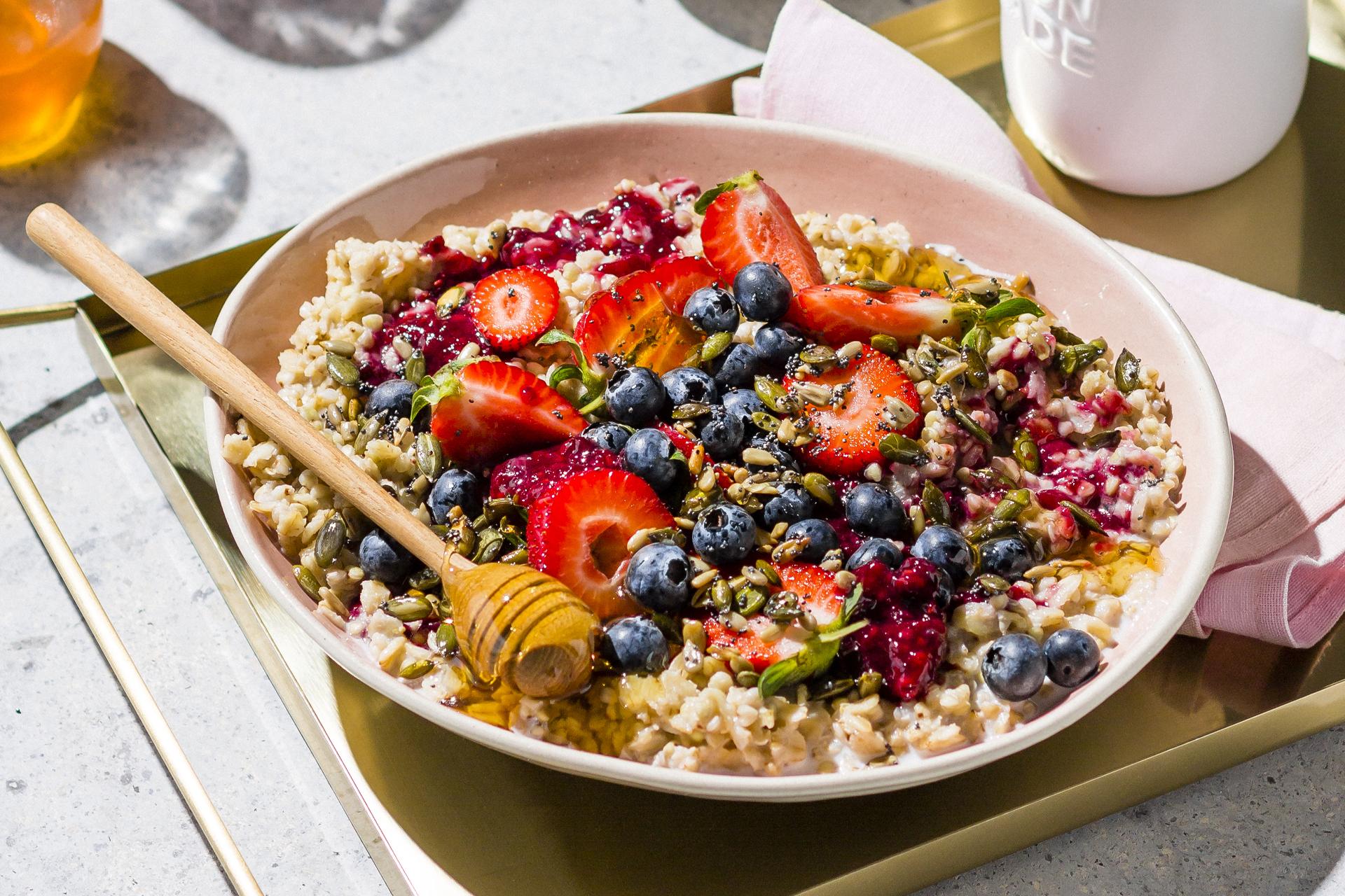 Multigrain oats with berry compote and seed sprinkle - Fresh Living